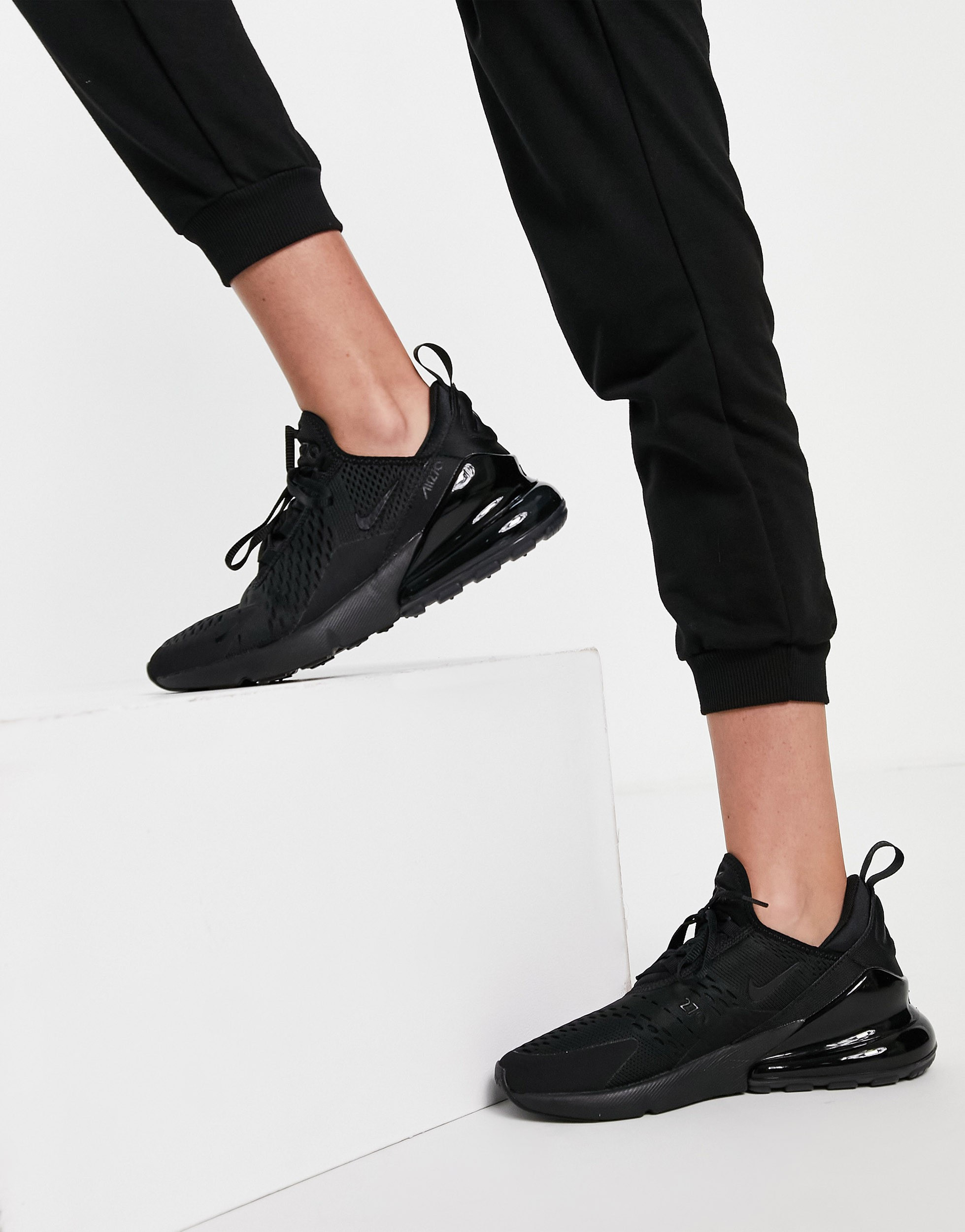 Nike airmax 270 triple black hotsell