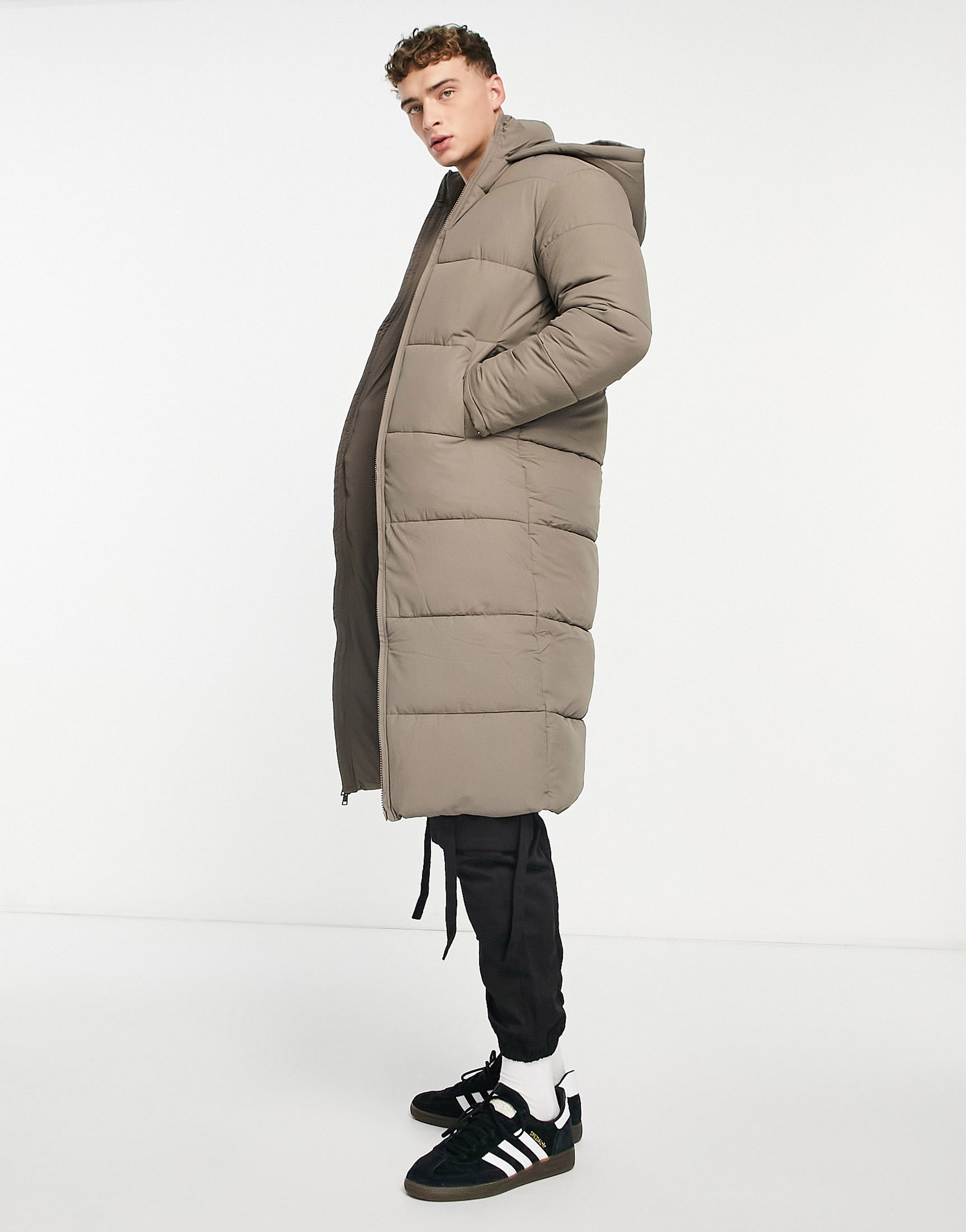 A line clearance puffer jacket