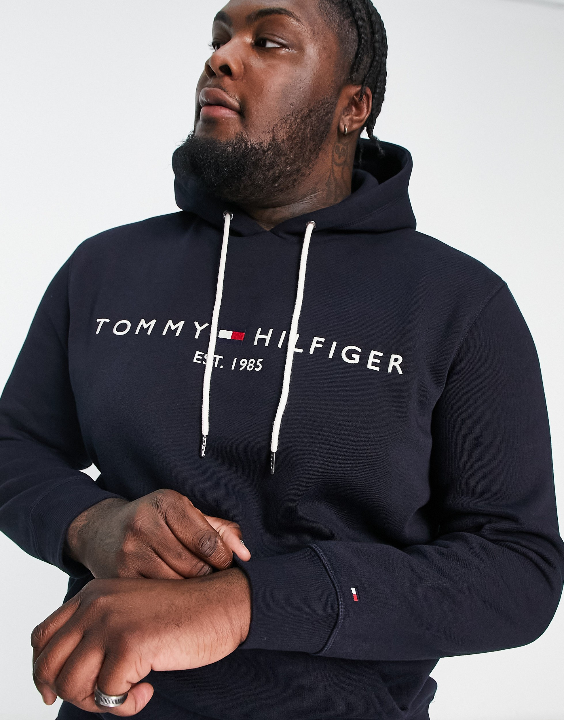 Tommy hilfiger deals hoodie big logo