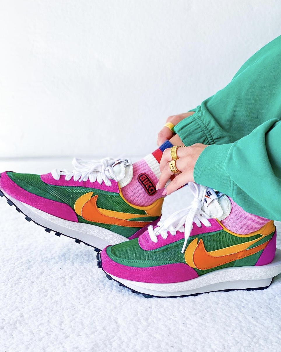 Кроссовки найк Эйр разноцветные. Nike Sacai разноцветный. Разноцветные женские кеды Nike Sacai. Радужные кроссовки найк. Цветные кроссовки найк